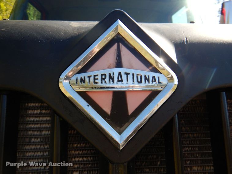 image for item DQ1874 2004 International 7400  dump truck