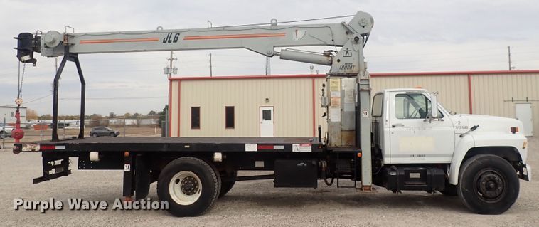 image for item DQ3083 1990 Ford F700  crane truck