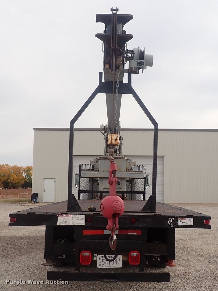 image for item DQ3083 1990 Ford F700  crane truck