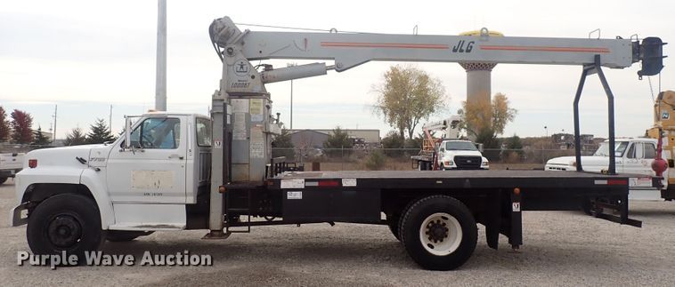 image for item DQ3083 1990 Ford F700  crane truck