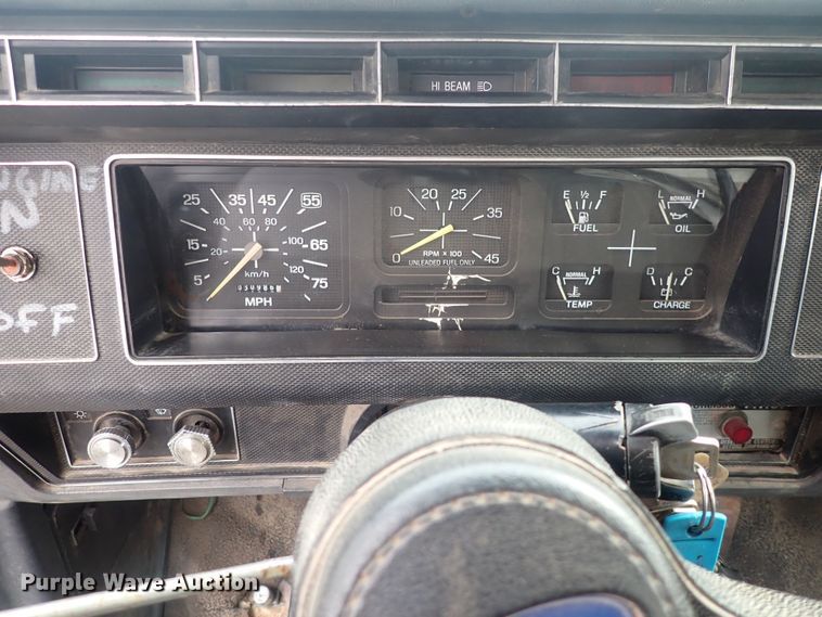 image for item DQ3083 1990 Ford F700  crane truck