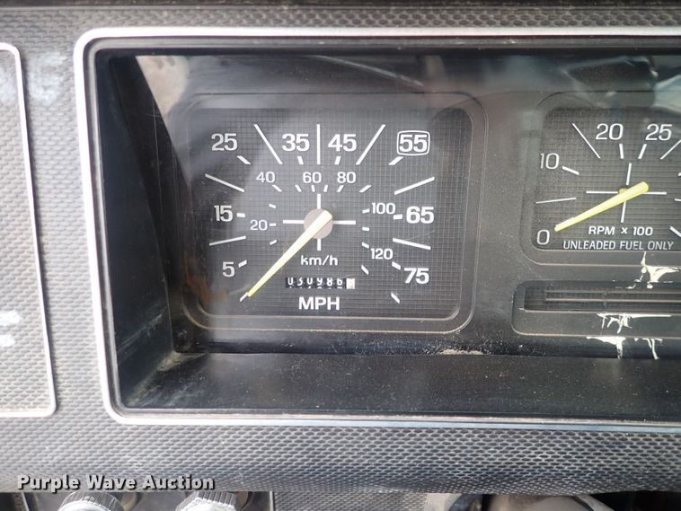 image for item DQ3083 1990 Ford F700  crane truck