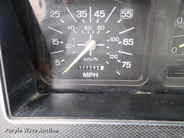 image for item DQ3083 1990 Ford F700  crane truck