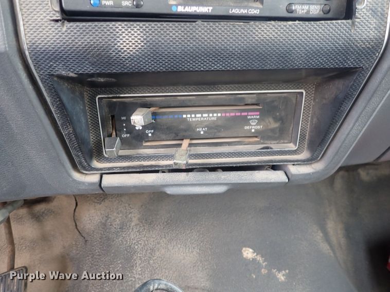 image for item DQ3083 1990 Ford F700  crane truck