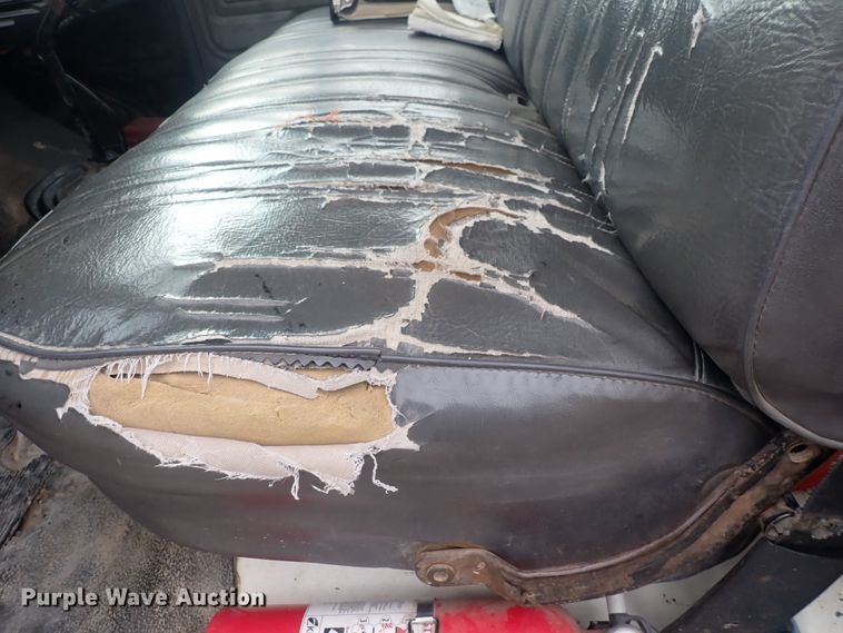 image for item DQ3083 1990 Ford F700  crane truck