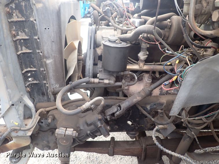 image for item DQ3083 1990 Ford F700  crane truck