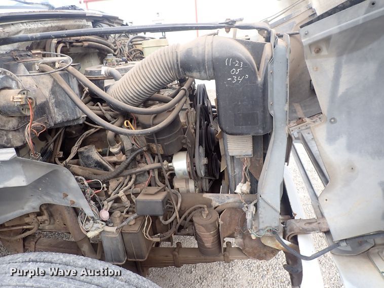 image for item DQ3083 1990 Ford F700  crane truck