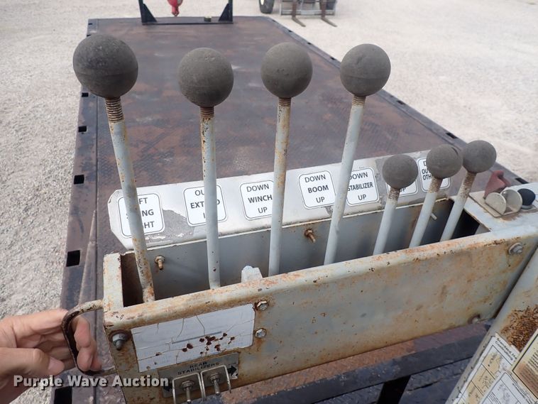 image for item DQ3083 1990 Ford F700  crane truck