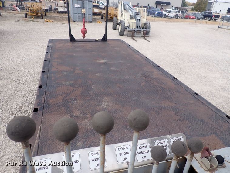 image for item DQ3083 1990 Ford F700  crane truck