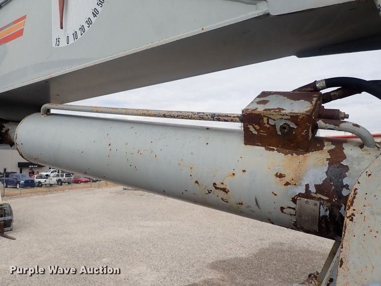 image for item DQ3083 1990 Ford F700  crane truck