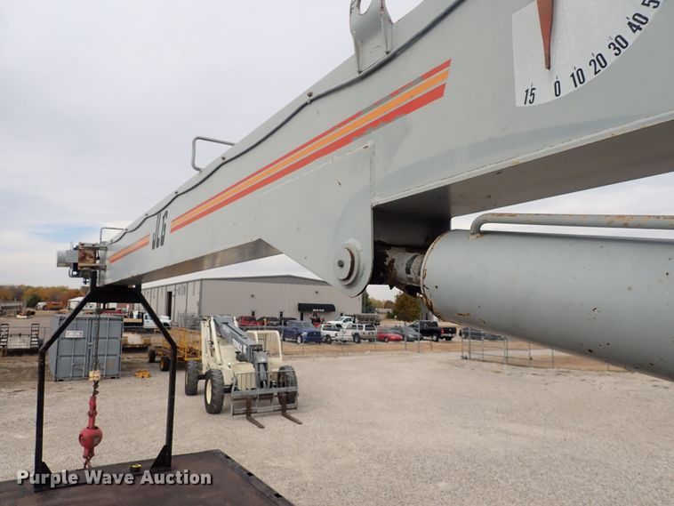 image for item DQ3083 1990 Ford F700  crane truck