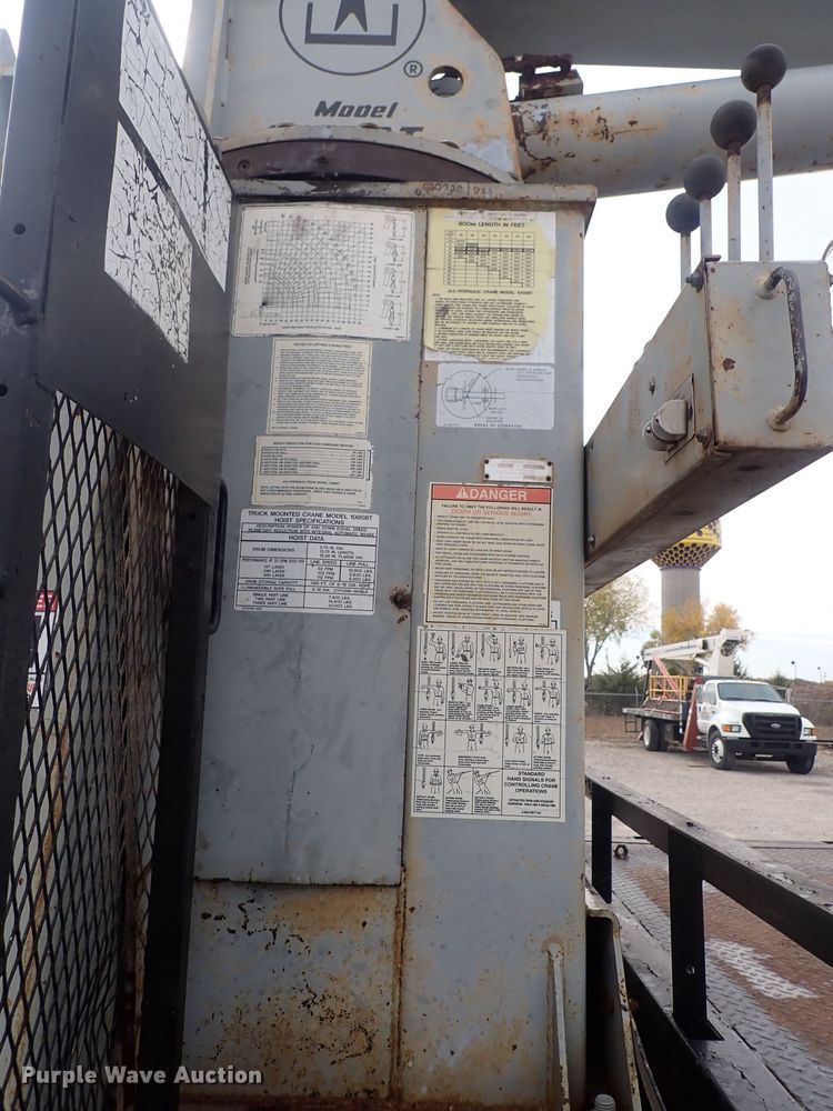 image for item DQ3083 1990 Ford F700  crane truck