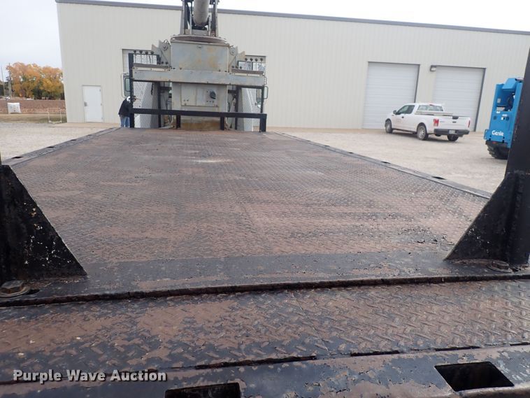 image for item DQ3083 1990 Ford F700  crane truck