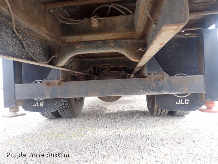 image for item DQ3083 1990 Ford F700  crane truck