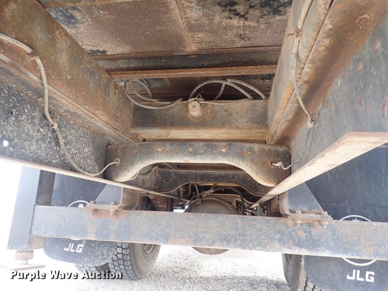 image for item DQ3083 1990 Ford F700  crane truck