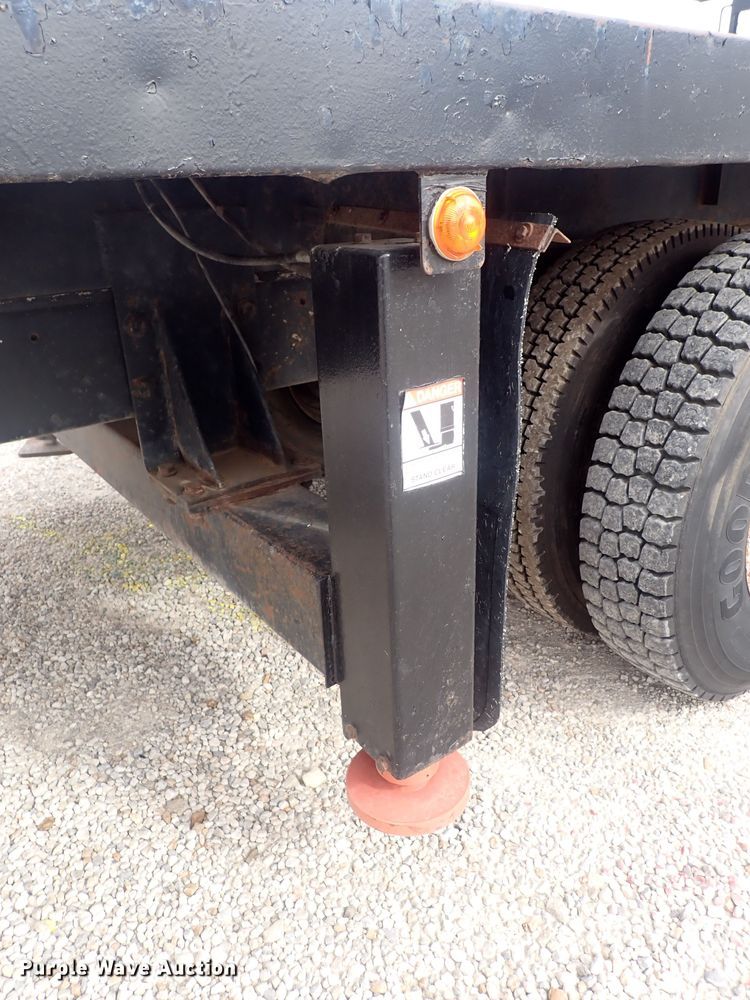 image for item DQ3083 1990 Ford F700  crane truck