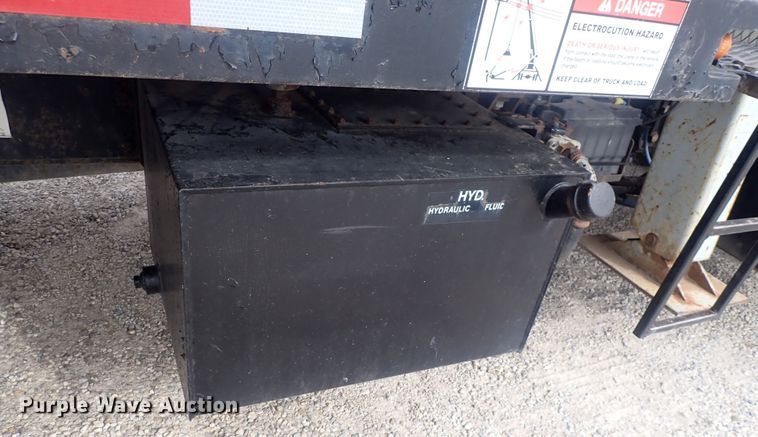 image for item DQ3083 1990 Ford F700  crane truck