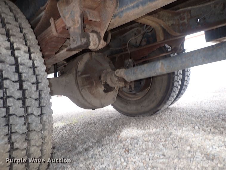 image for item DQ3083 1990 Ford F700  crane truck