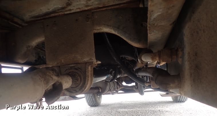 image for item DQ3083 1990 Ford F700  crane truck