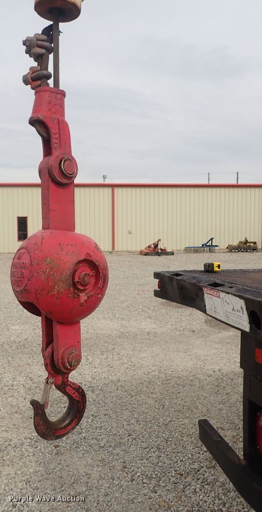 image for item DQ3083 1990 Ford F700  crane truck