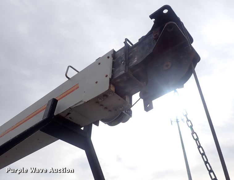 image for item DQ3083 1990 Ford F700  crane truck