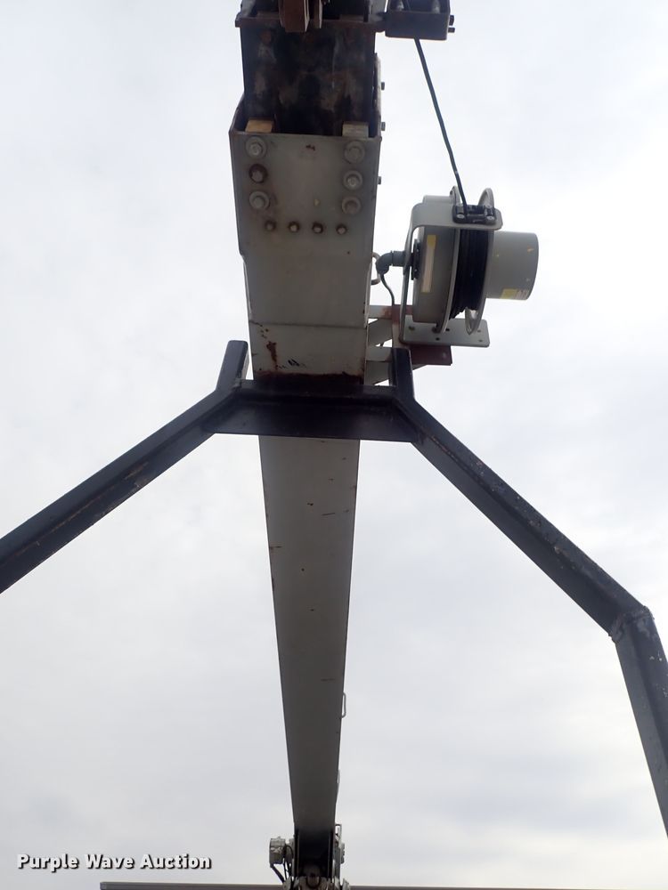 image for item DQ3083 1990 Ford F700  crane truck