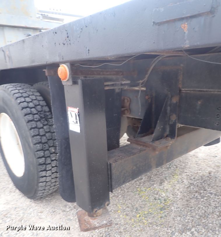 image for item DQ3083 1990 Ford F700  crane truck