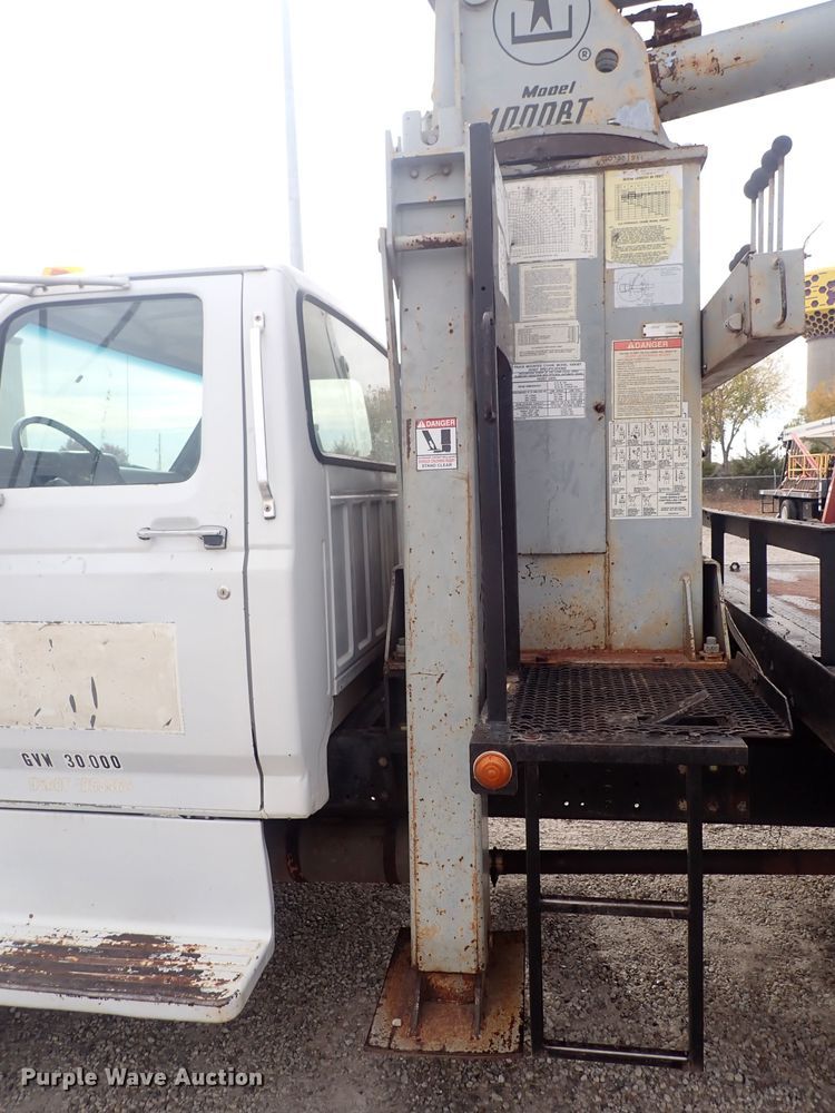 image for item DQ3083 1990 Ford F700  crane truck
