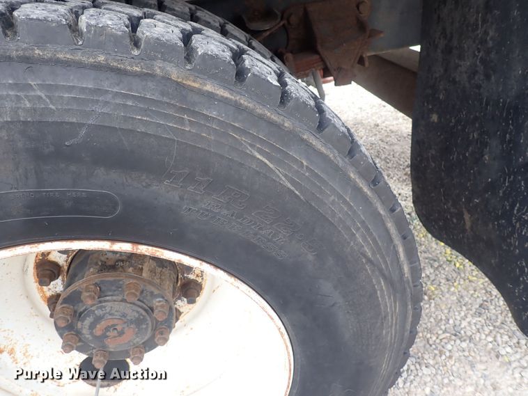 image for item DQ3083 1990 Ford F700  crane truck