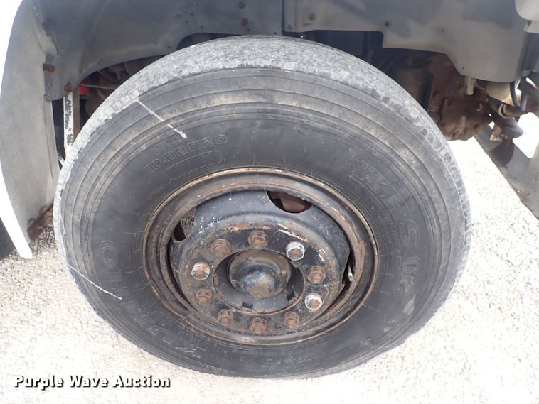 image for item DQ3083 1990 Ford F700  crane truck