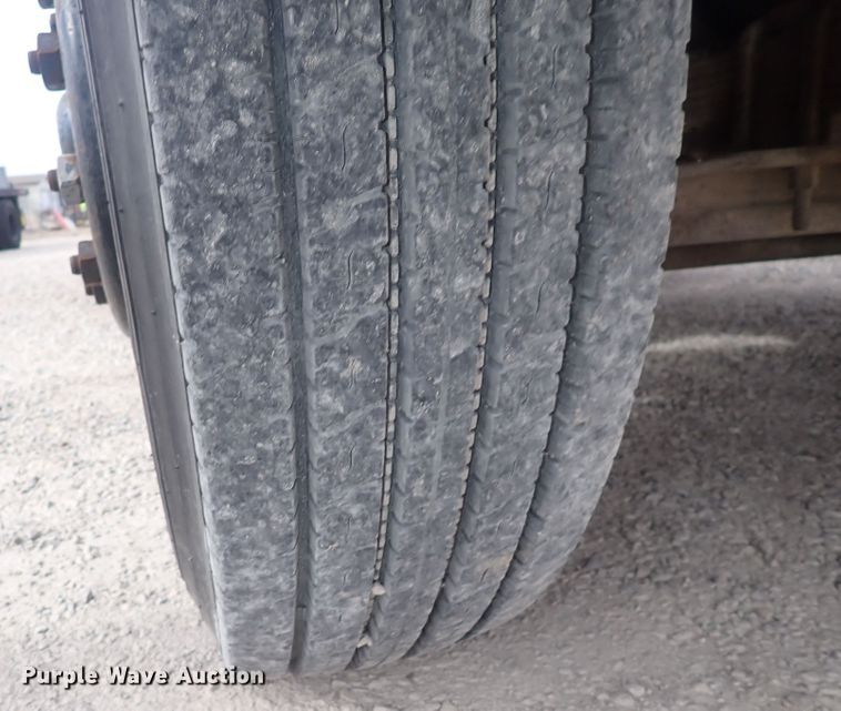 image for item DQ3083 1990 Ford F700  crane truck