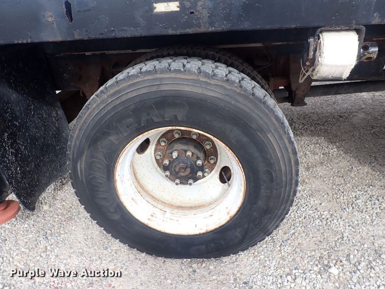 image for item DQ3083 1990 Ford F700  crane truck