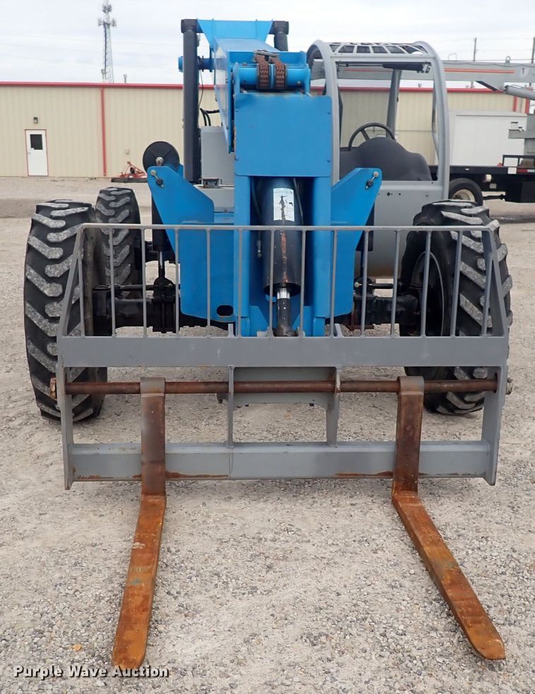 image for item DQ3085 2007 Genie GTH-842  telehandler