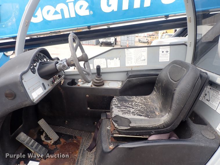 image for item DQ3085 2007 Genie GTH-842  telehandler