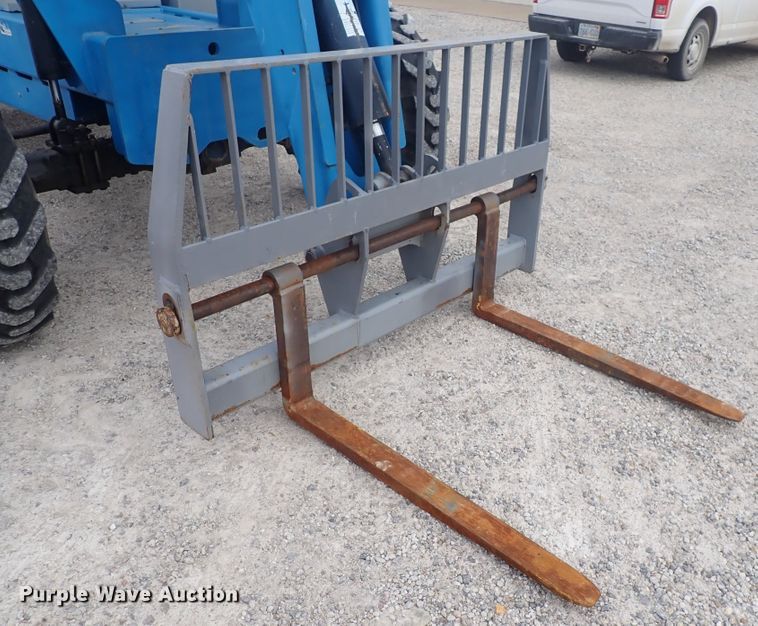 image for item DQ3085 2007 Genie GTH-842  telehandler