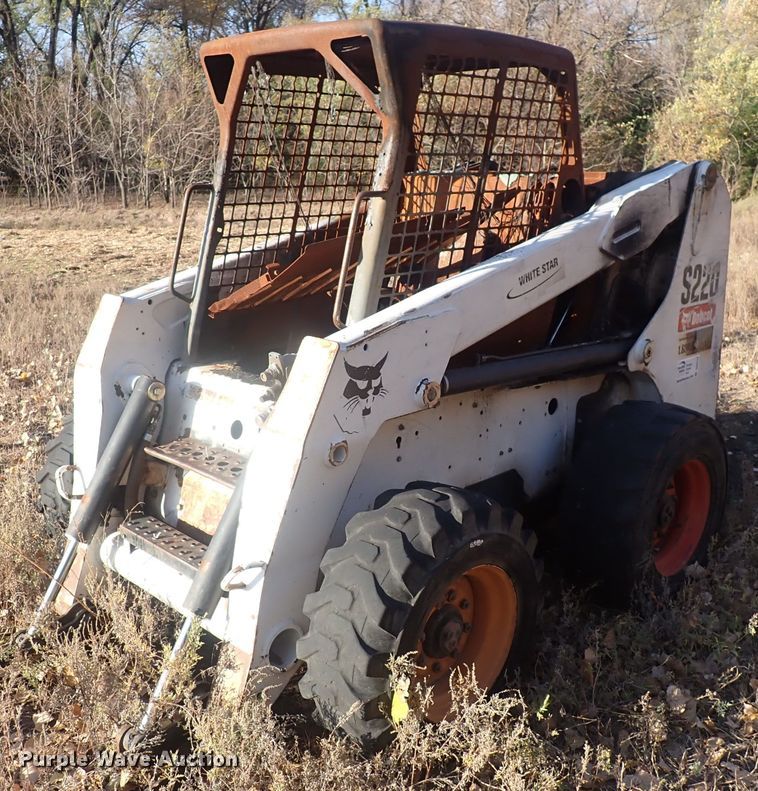 image for item DQ3112 2007 Bobcat S220  skid steer loader