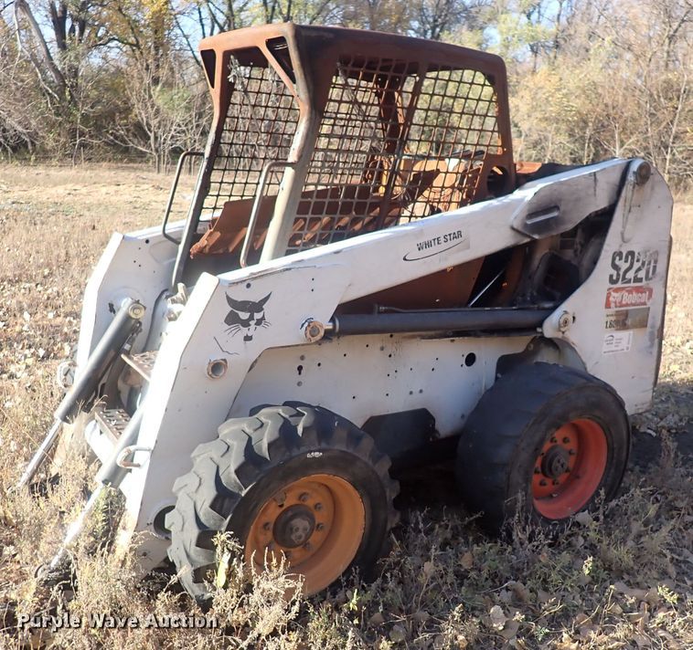 image for item DQ3112 2007 Bobcat S220  skid steer loader