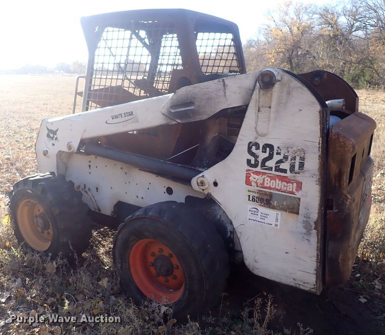 image for item DQ3112 2007 Bobcat S220  skid steer loader
