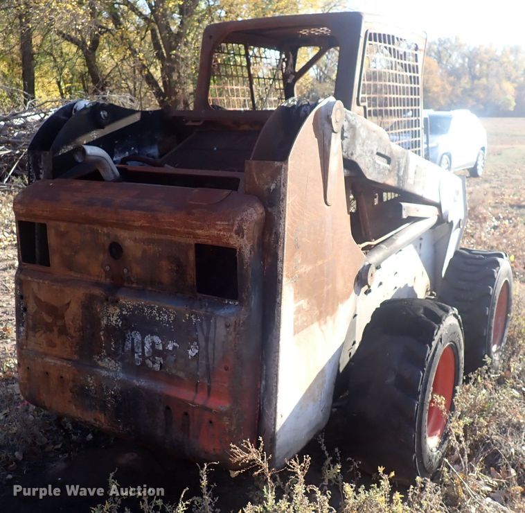 image for item DQ3112 2007 Bobcat S220  skid steer loader