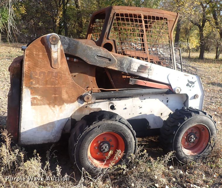 image for item DQ3112 2007 Bobcat S220  skid steer loader