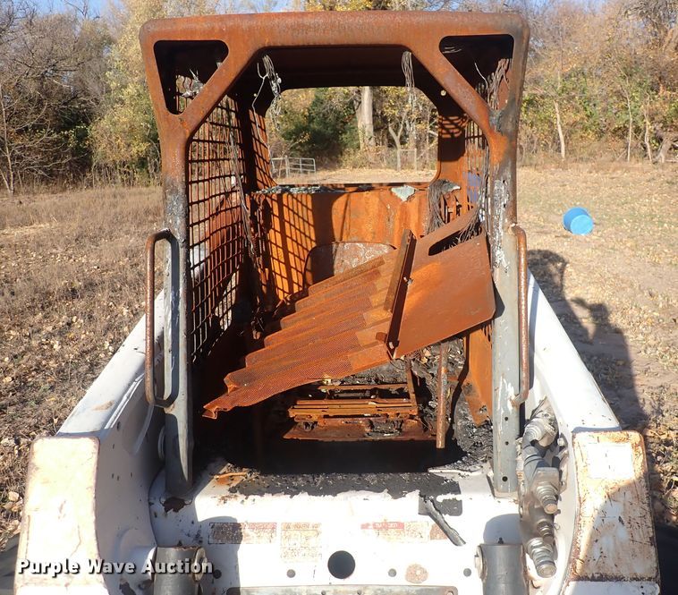 image for item DQ3112 2007 Bobcat S220  skid steer loader