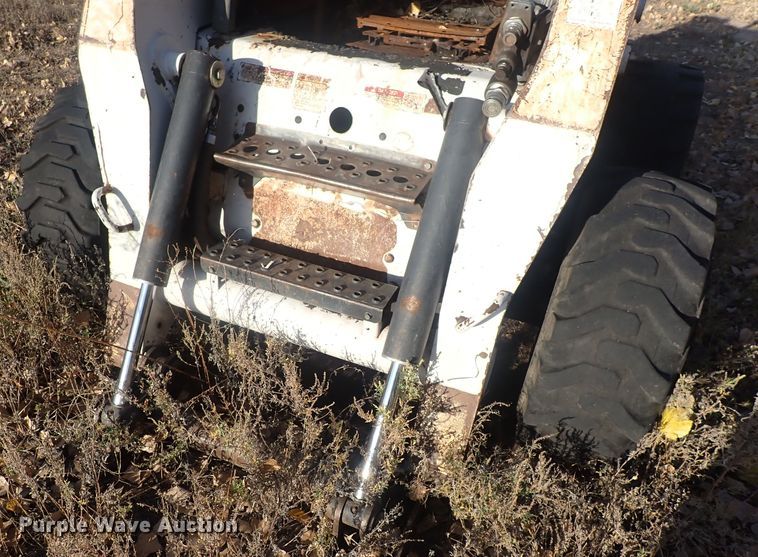 image for item DQ3112 2007 Bobcat S220  skid steer loader