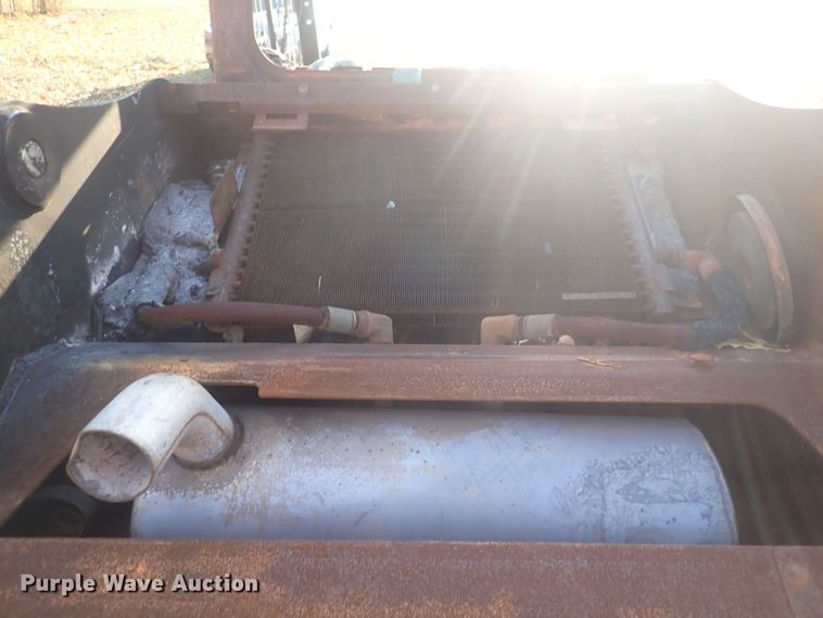 image for item DQ3112 2007 Bobcat S220  skid steer loader