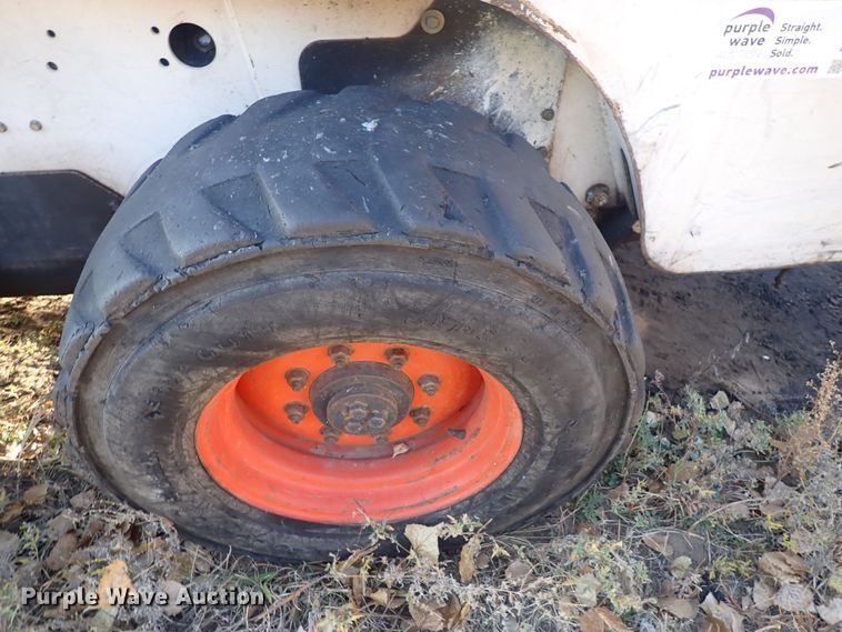 image for item DQ3112 2007 Bobcat S220  skid steer loader