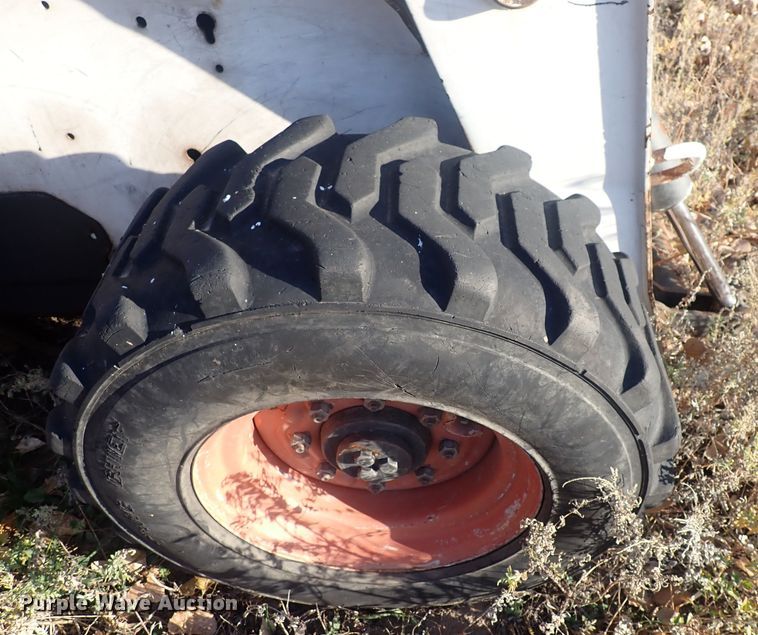 image for item DQ3112 2007 Bobcat S220  skid steer loader