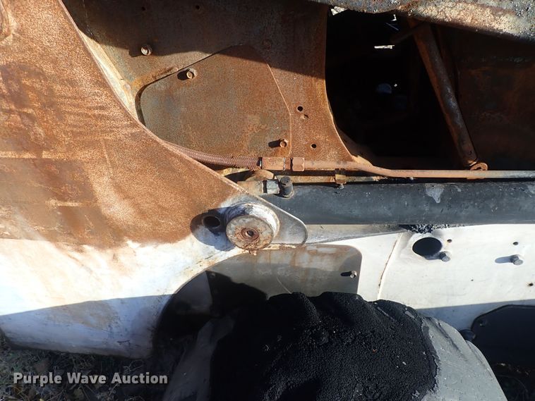 image for item DQ3112 2007 Bobcat S220  skid steer loader