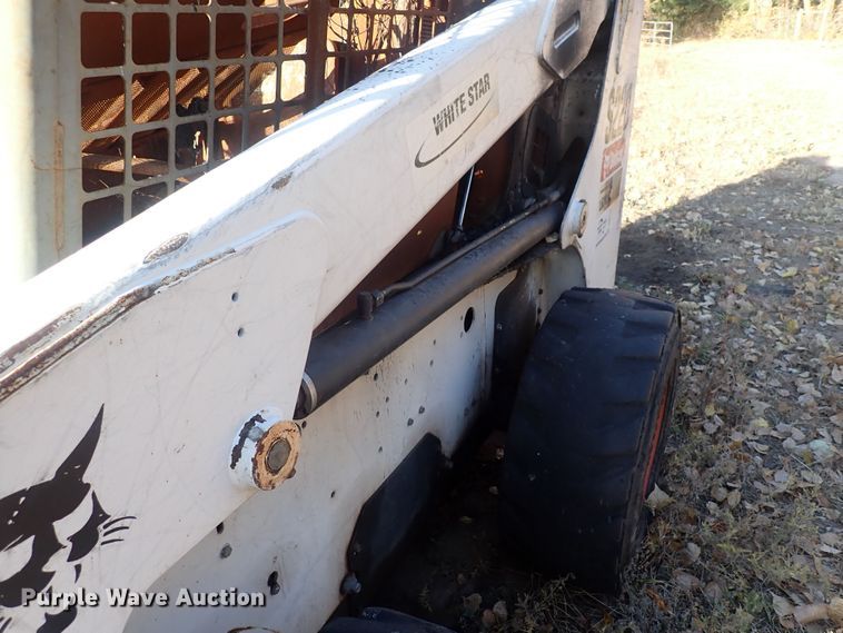 image for item DQ3112 2007 Bobcat S220  skid steer loader