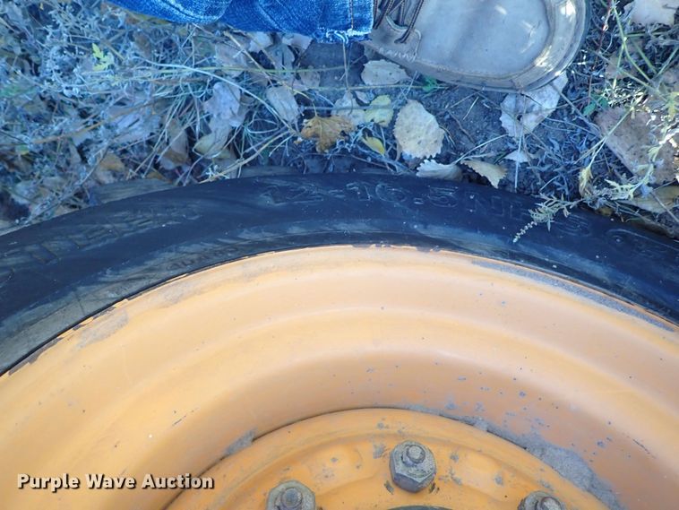 image for item DQ3112 2007 Bobcat S220  skid steer loader