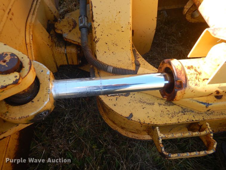 image for item DQ7265 2006 Caterpillar D3G LGP  dozer