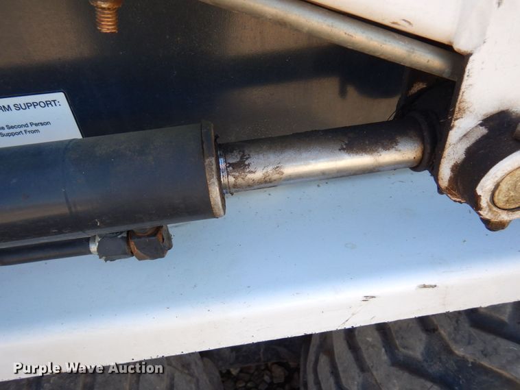 image for item DQ7267 1995 Bobcat 553  skid steer loader